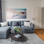 2 Altbauwohnung In Mitte 24-7 Check In